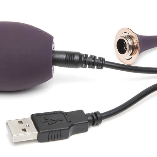 n10541-fifty-shades-freed-i-ve-got-you-rechargeable-remote-control-love-egg-05_1