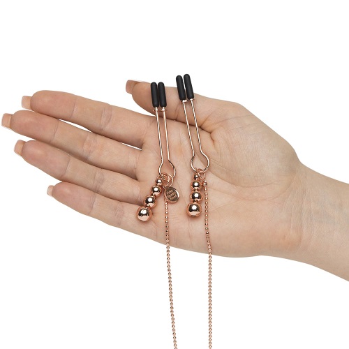 n10546-fifty-shades-freed-all-sensation-nipple-clitoral-chain-05_1