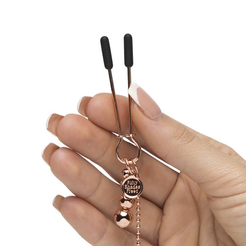 n10546-fifty-shades-freed-all-sensation-nipple-clitoral-chain-06_1