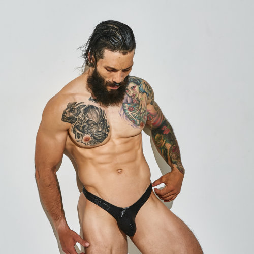 n12081-c4m-pouch-enhancing-thong-leopard-medium-lifestyle